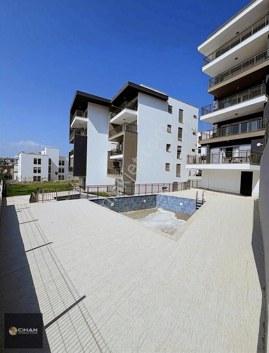 Kuşadası Değirmendere Mahallesi'nde Önü Açık Satılık 2 + 1 Daire - Görsel 4