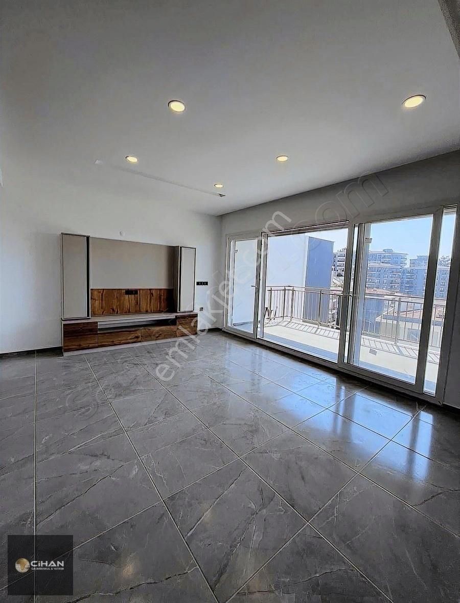 Kuşadası Değirmendere Mahallesi'nde Önü Açık Satılık 2 + 1 Daire - Görsel 9