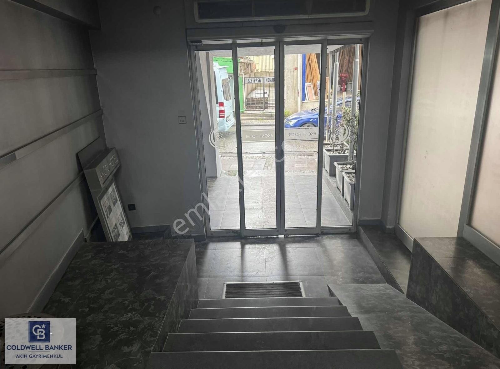 Ümraniye Alemdağ Cd Üzeri Köşe Ofis Katı