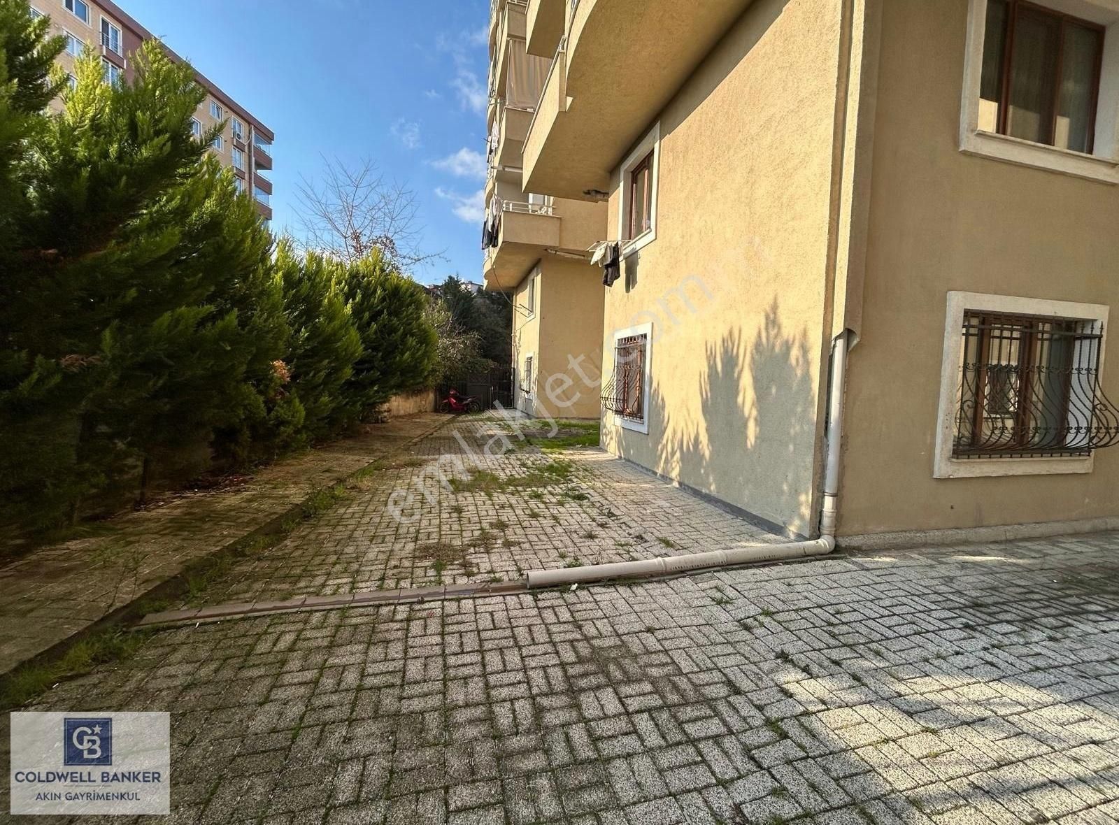Merkezde Otoparklı Sitede Satılık 2+1 Giriş Kat Daire