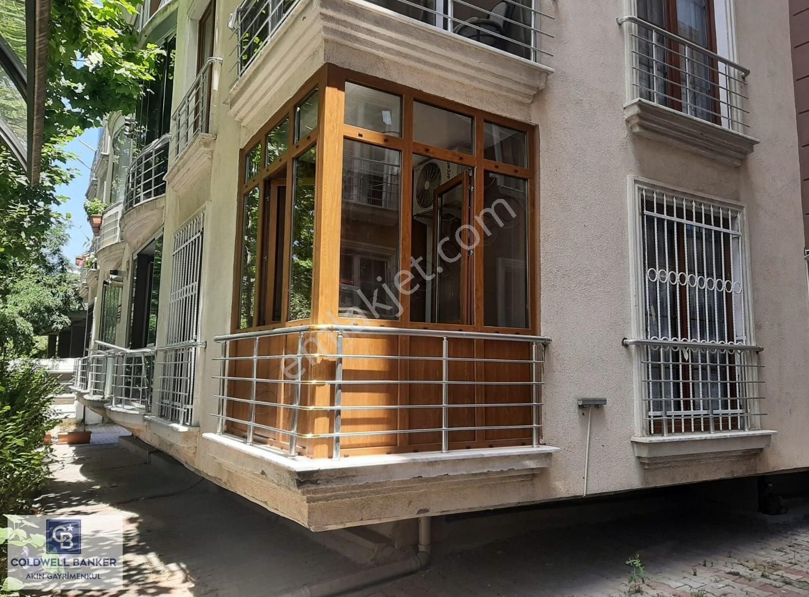 Site İçinde Satılık Geniş Muazzam Daire