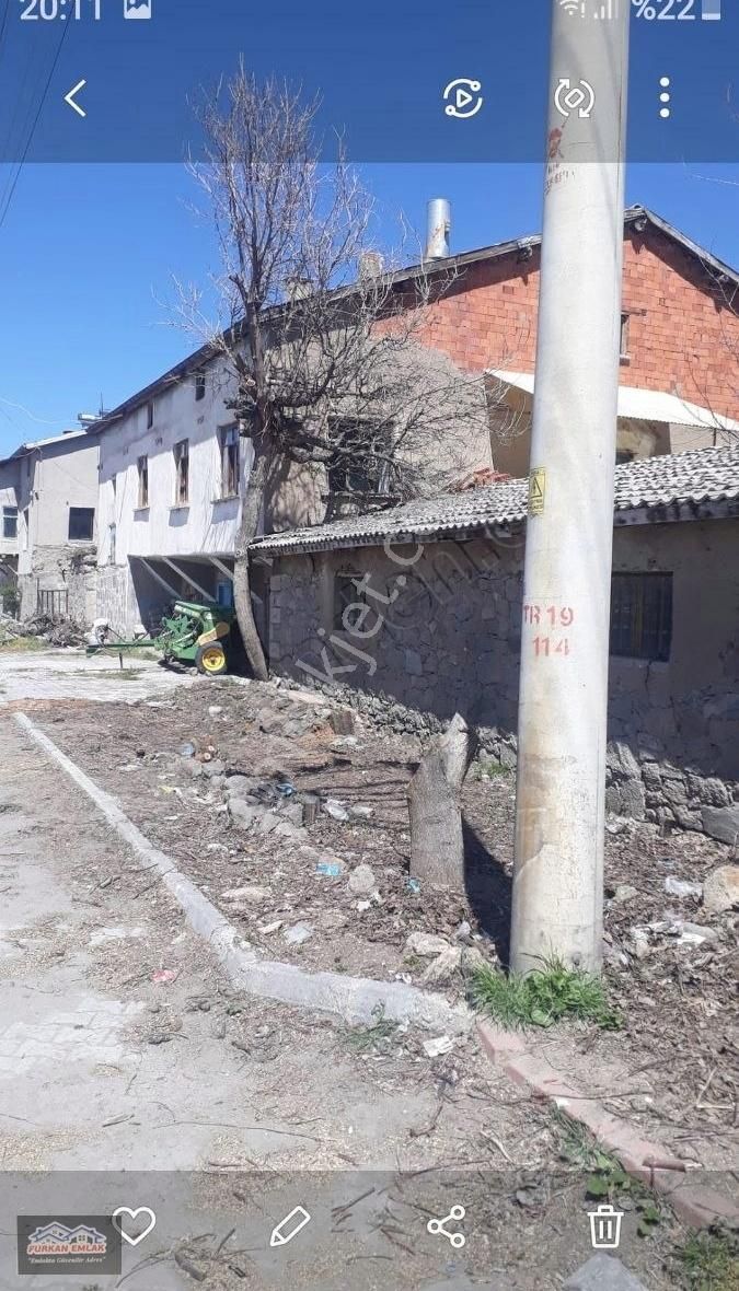 Ortakaraören Mah. Satılık Müstakil Ahırlı Samanlıklı