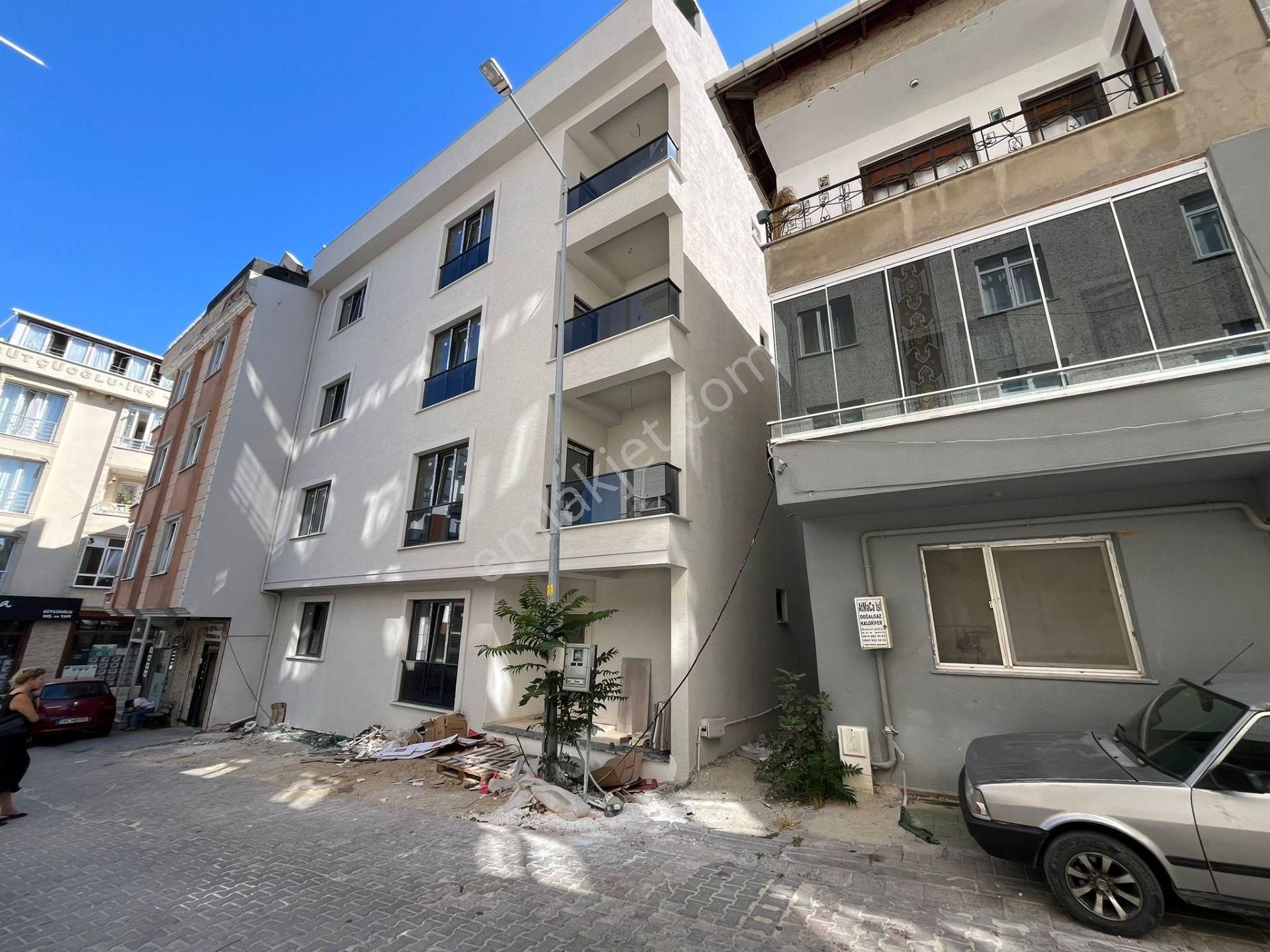 Büyükçekmece Celaliye Merkez De Satılık 2+1 Daire Giriş Kat