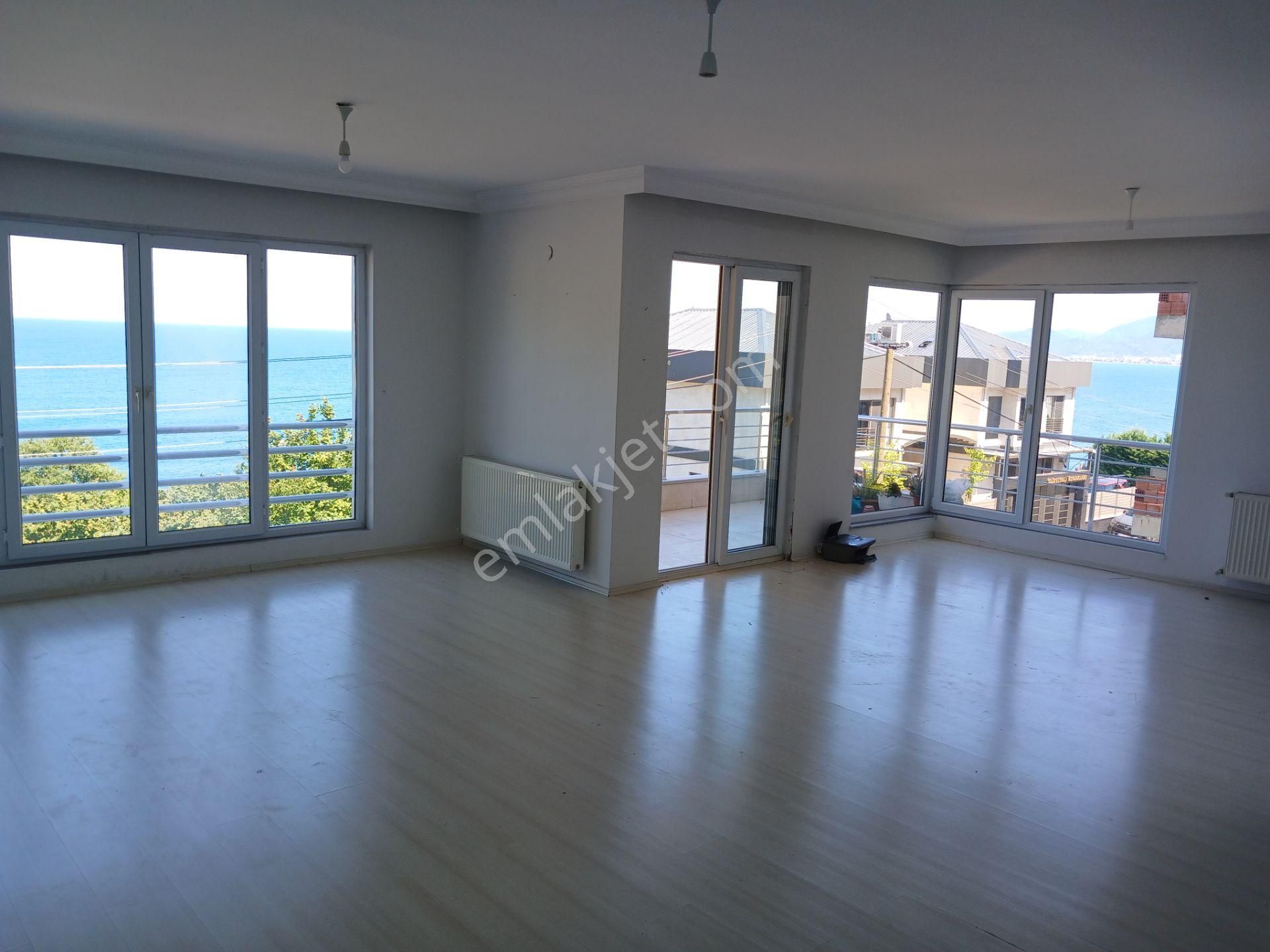 Güzelyalı Mahallesinde Deniz Manzaralı 4+1 Satılık Daire