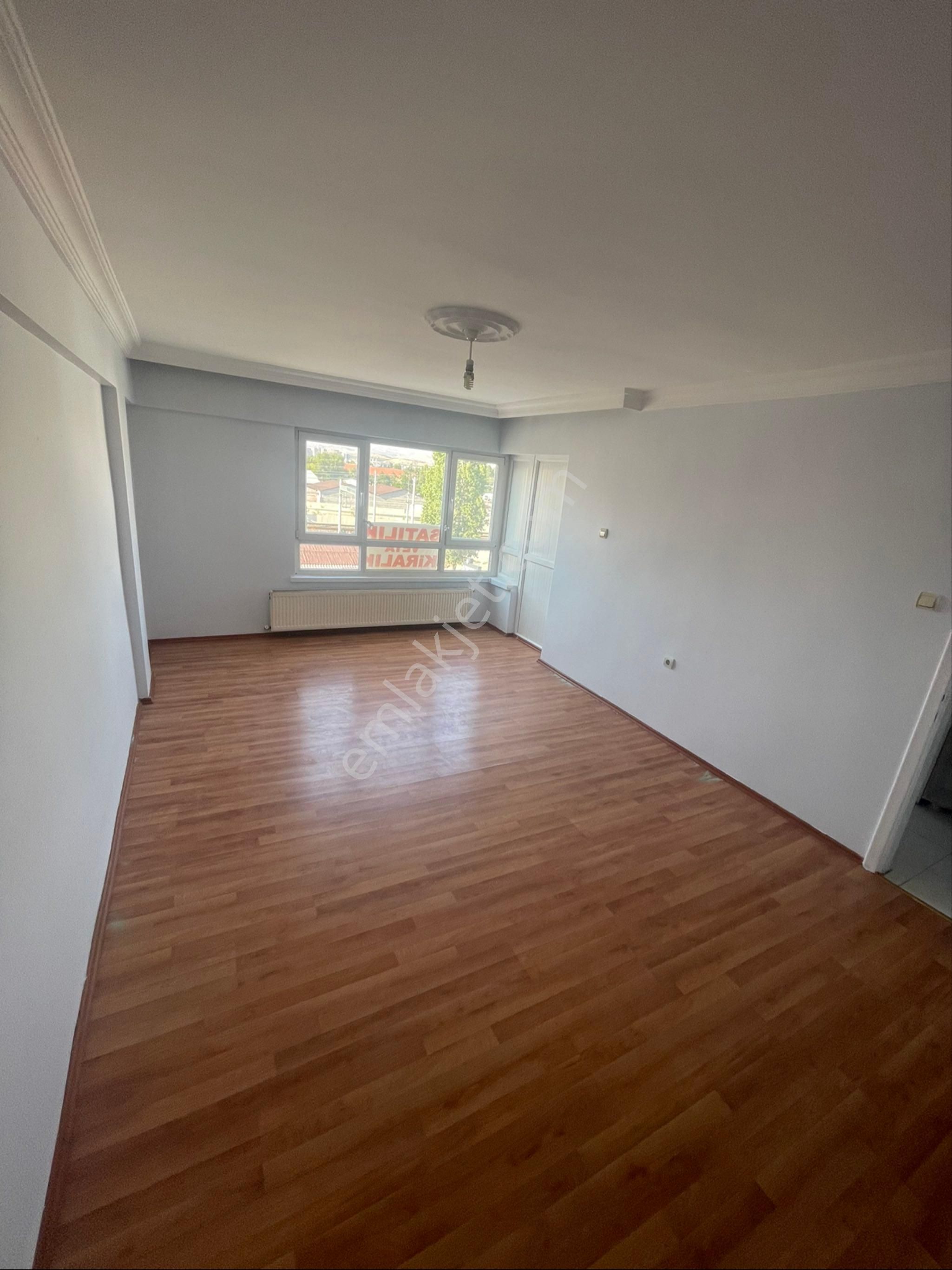 Etimesgut İstasyon Mahallesi Satılık İkinci Ara Katta 2 + 1 Daire