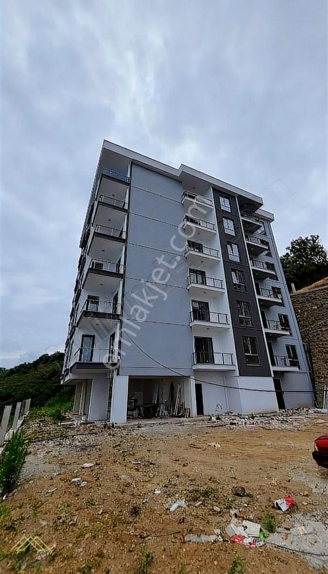 Trabzon Yomrada Deniz Manzaralı Sıfır 1+1 Daire