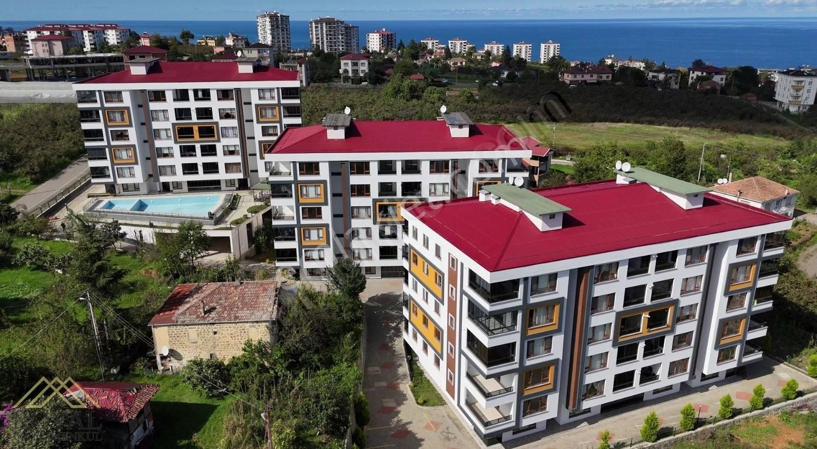 Royalden Yalıncakta Havuzlu Sitede 3+1 Satılık Daire
