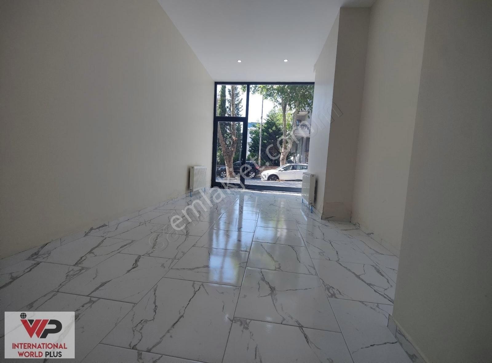 Maltepe Feyzullah Caddesi Üzerinde 30 M2 Net Sıfır Dükkan
