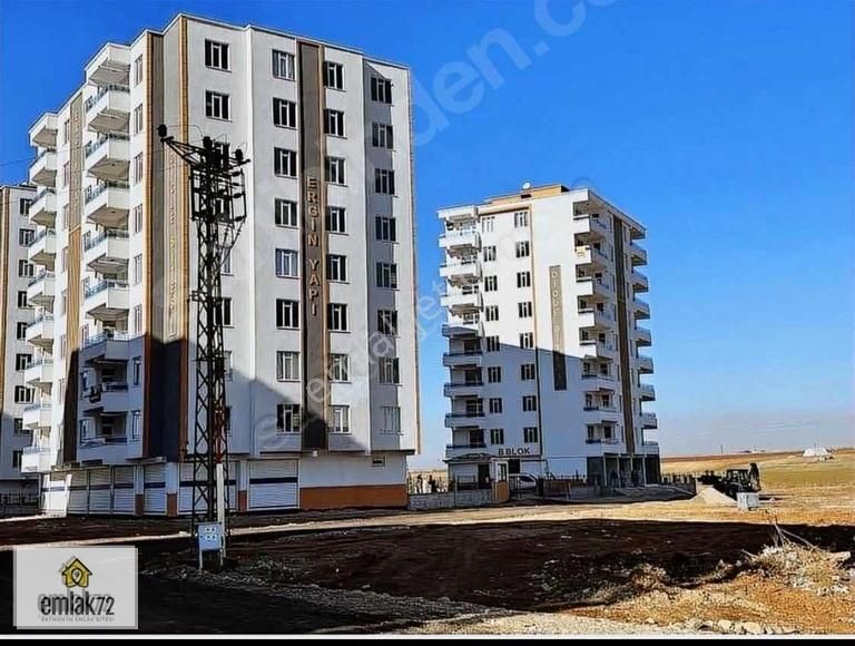 Emlak 72 Den Hasankeyf Yolu Spor Lisesi Yapışığı Kiralık Daire