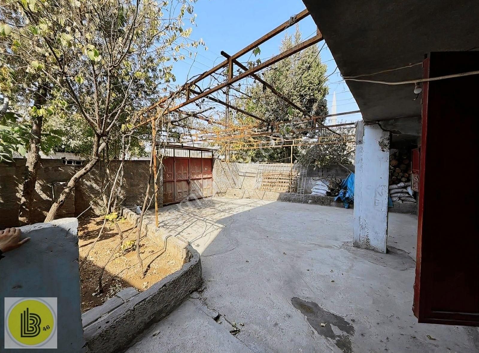 Satılık 3 Katlı Ev 272 M2 Arsa Üzeri