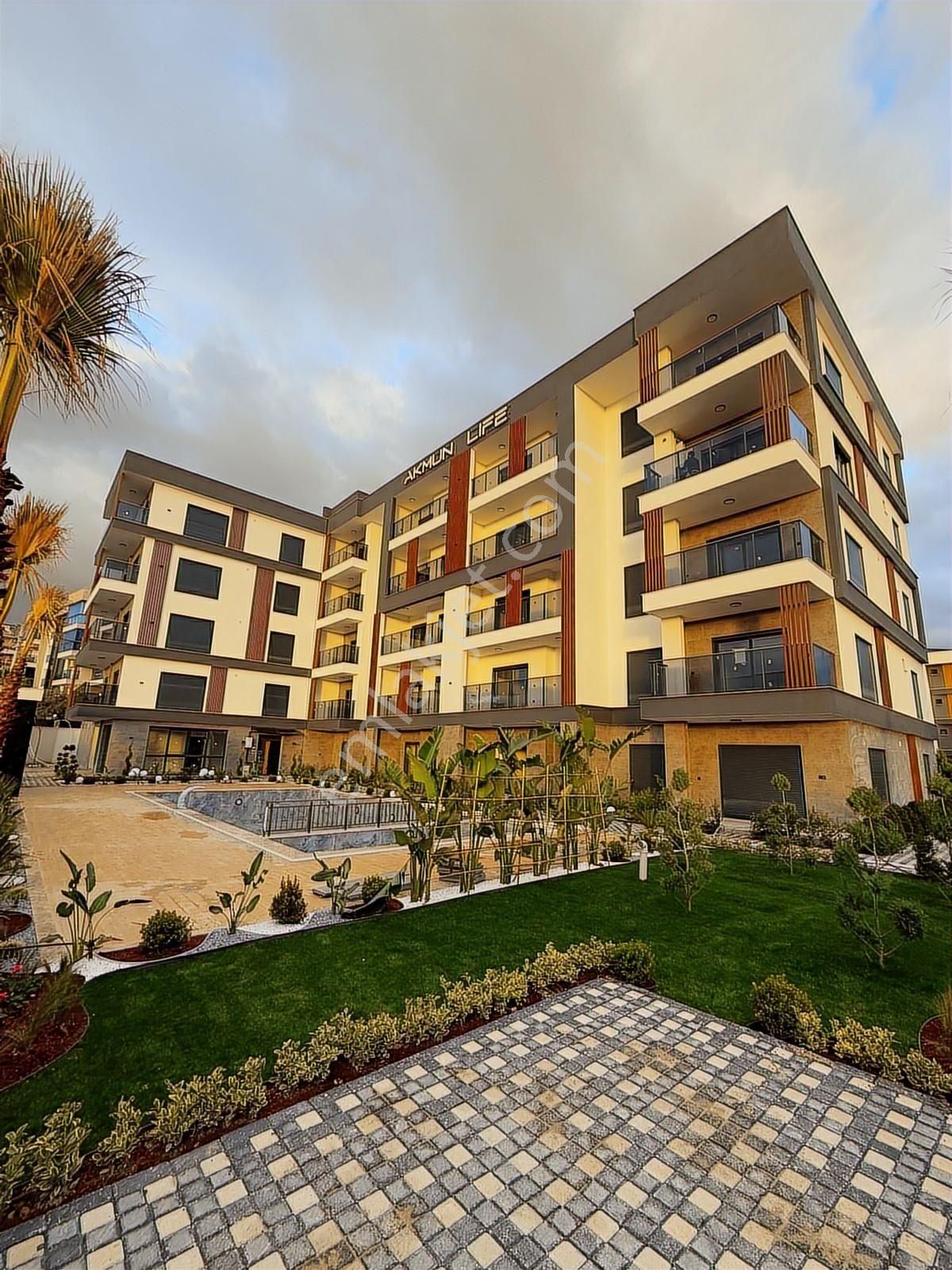 Kuşadası Merkezde Havuzlu Sitede 1+1 65 M2 Sıfır Daire - Görsel 3