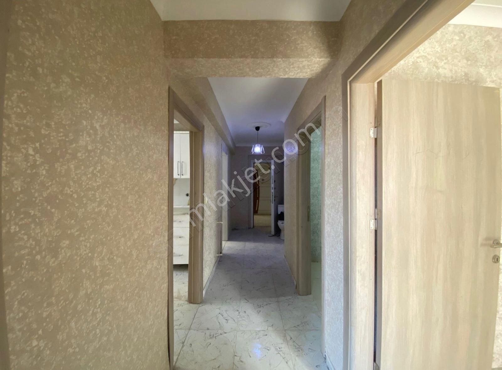 Seyrantepe Mah Satılık 3+1 135m2 Düz Giriş Kat