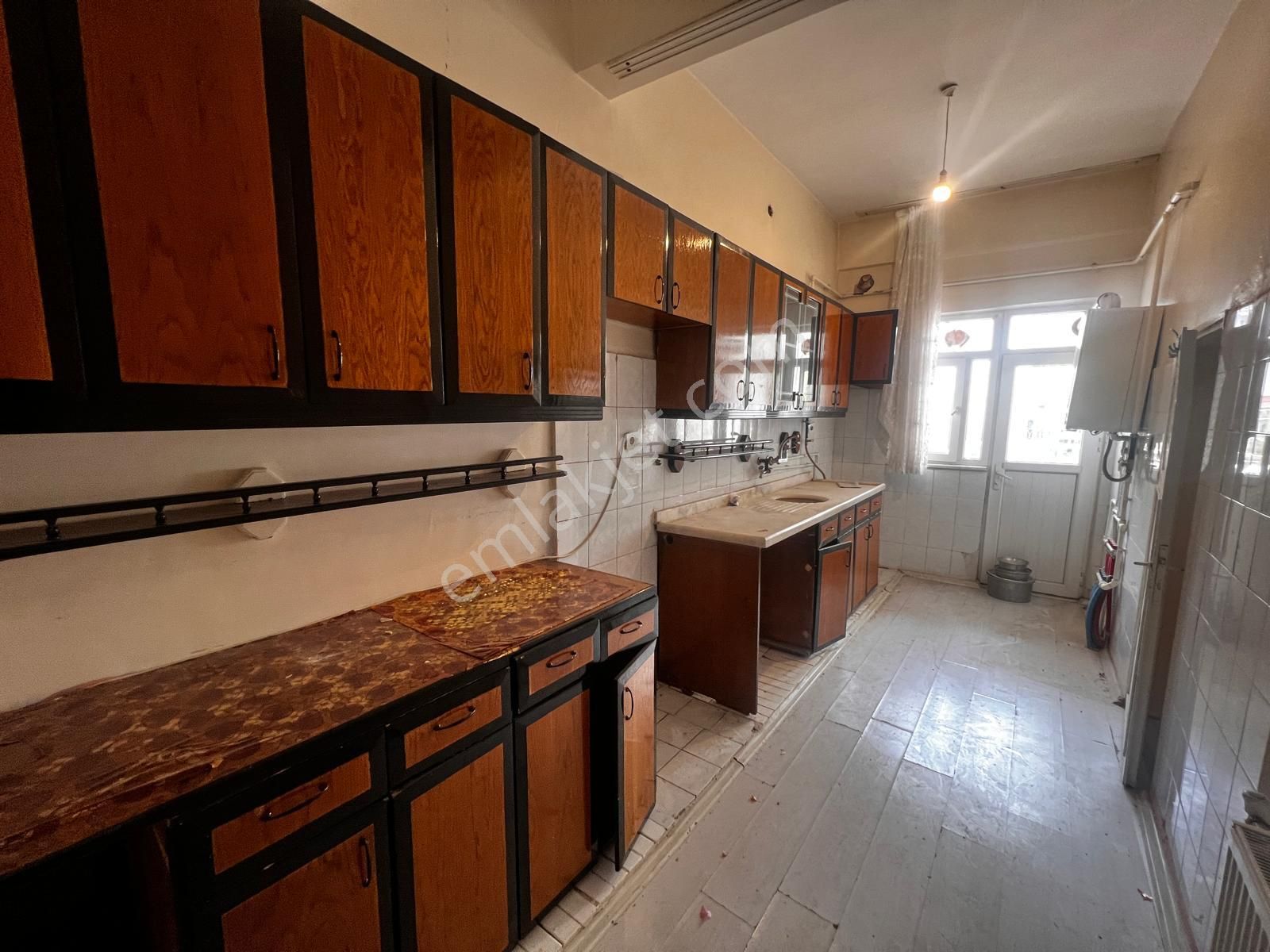 Parkorman Karşısı Cadde Üzerinde Hasarsız 3+1 Satılık Daire!