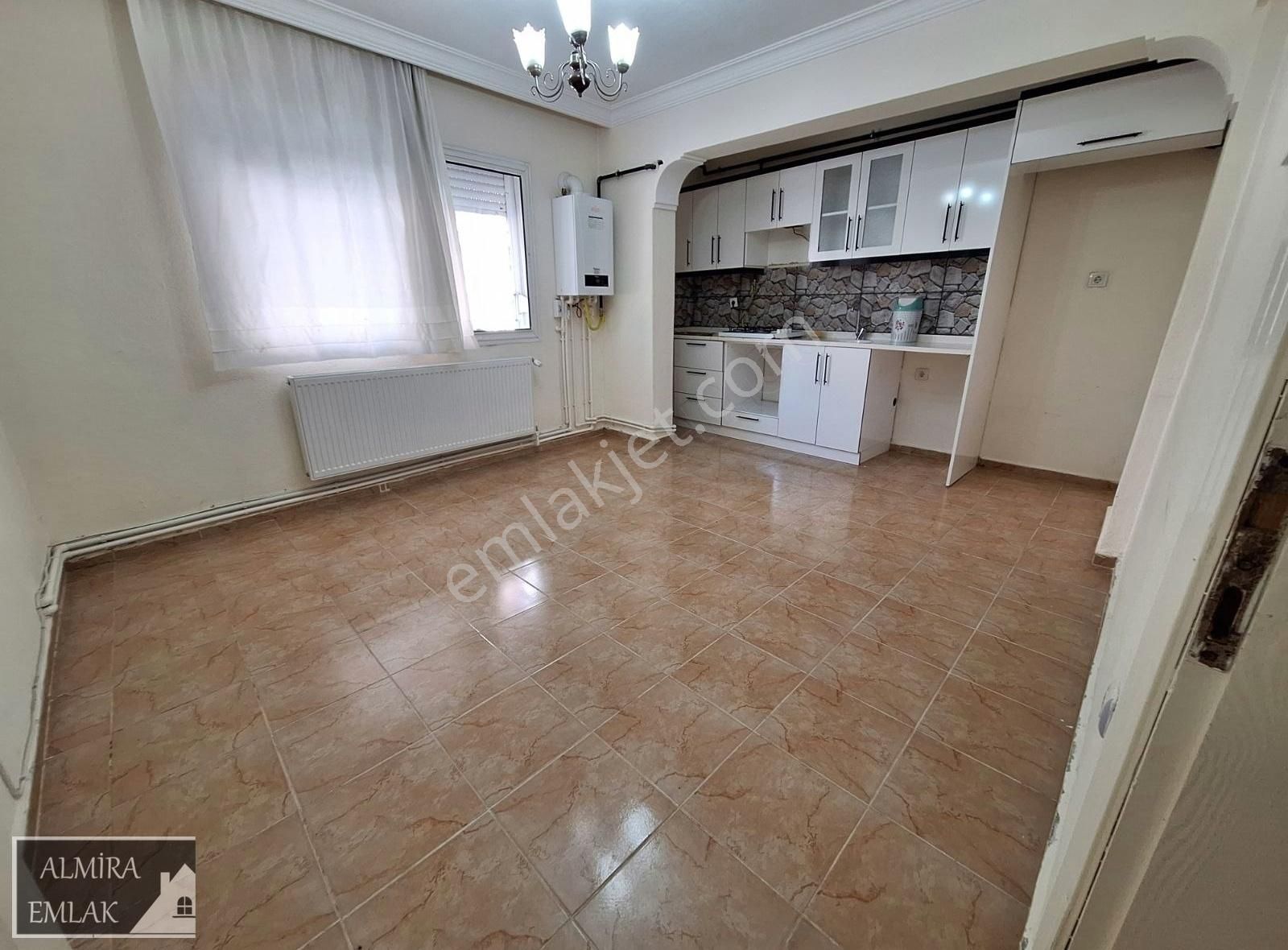 Yeşilyurt Merkez Cami Yakını 1+1 Yeni Bina Doğalgazlı Kiralık