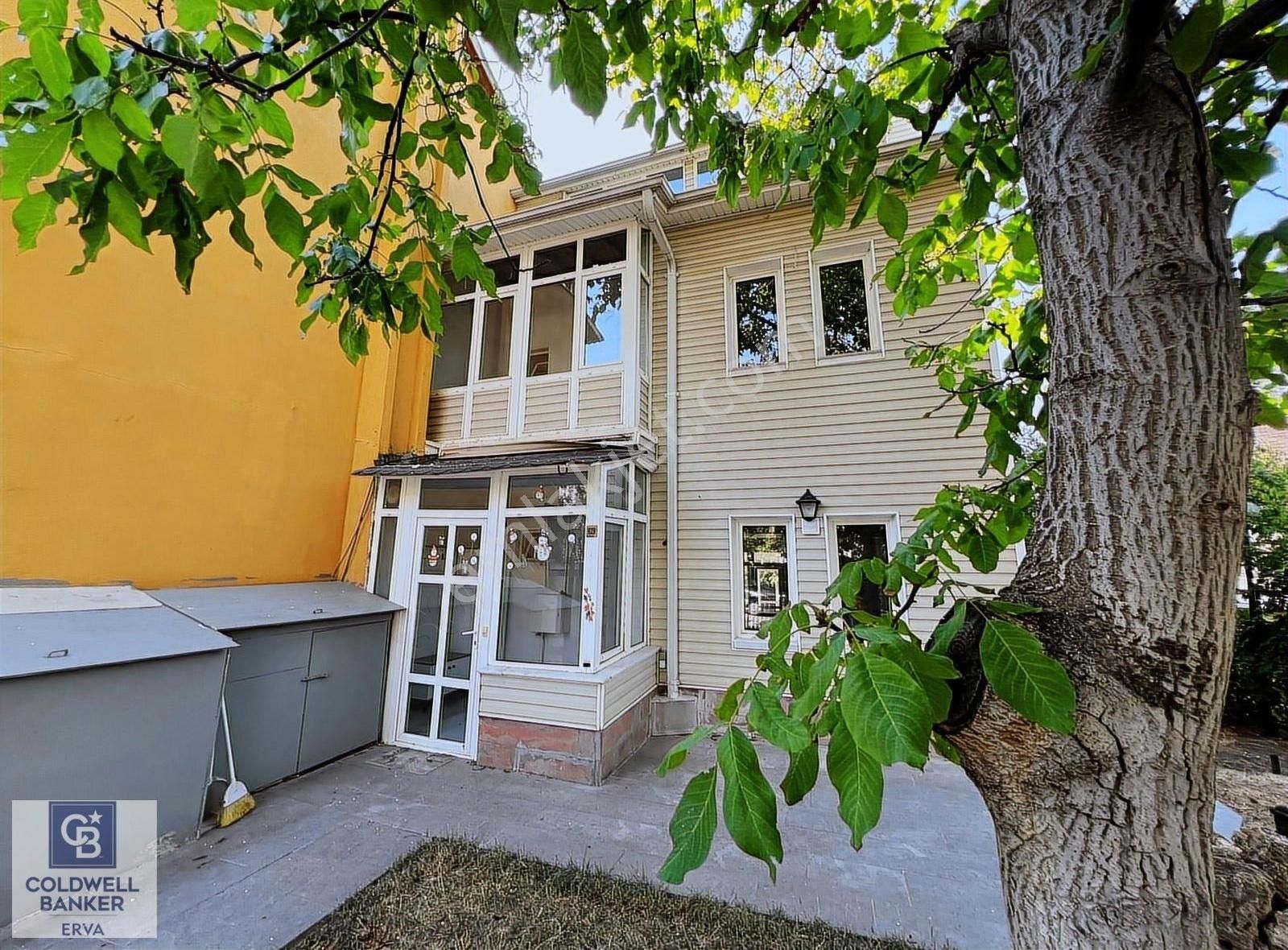 Çayyolu Güvengir 42 Sitesinde Satılık 4+1 Villa