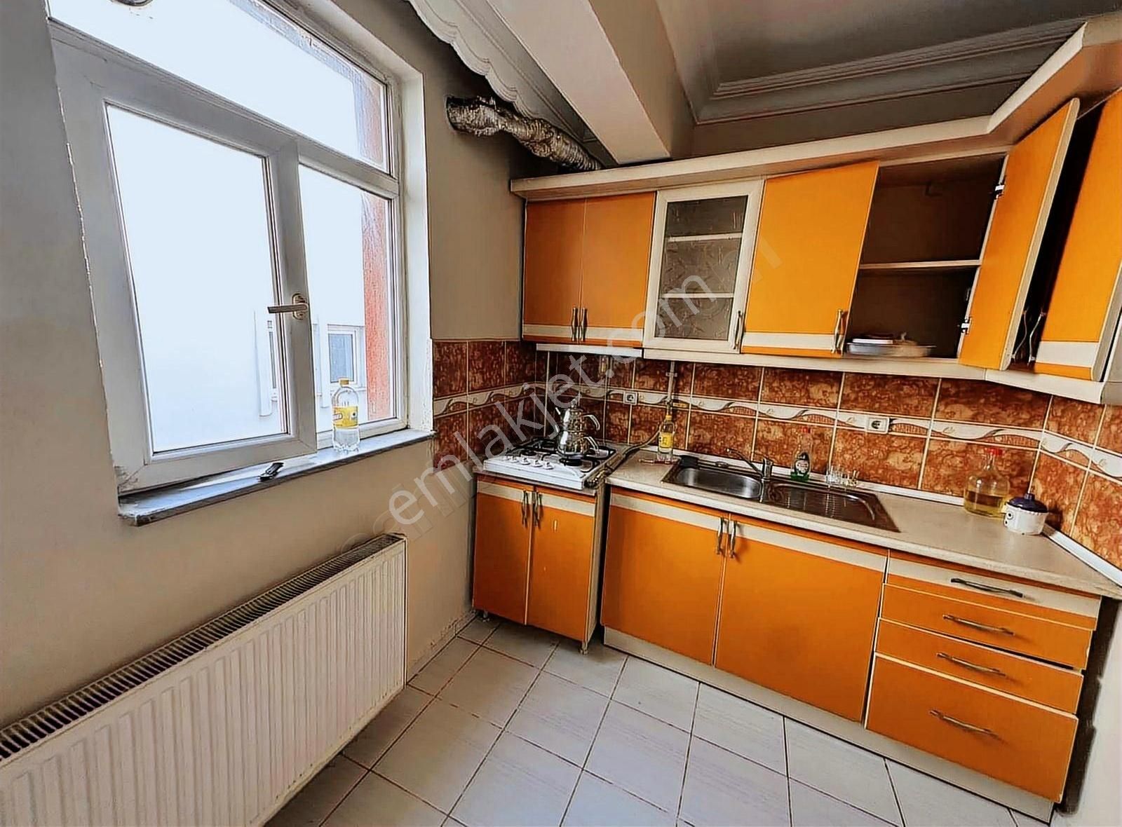 İks Emlaktan Kiralık 3+1 Daire Çarşı İçinde