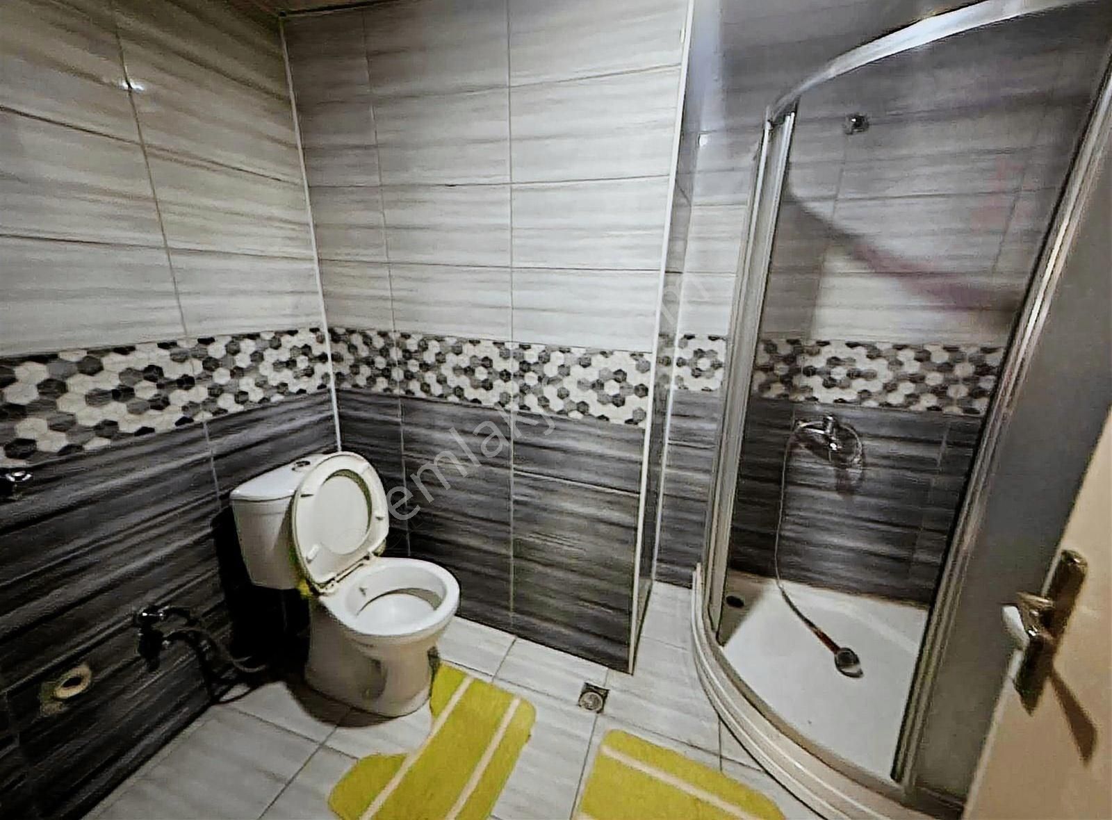 İks Emlaktan Kiralık Eşyalı Daire Çarşı İçinde