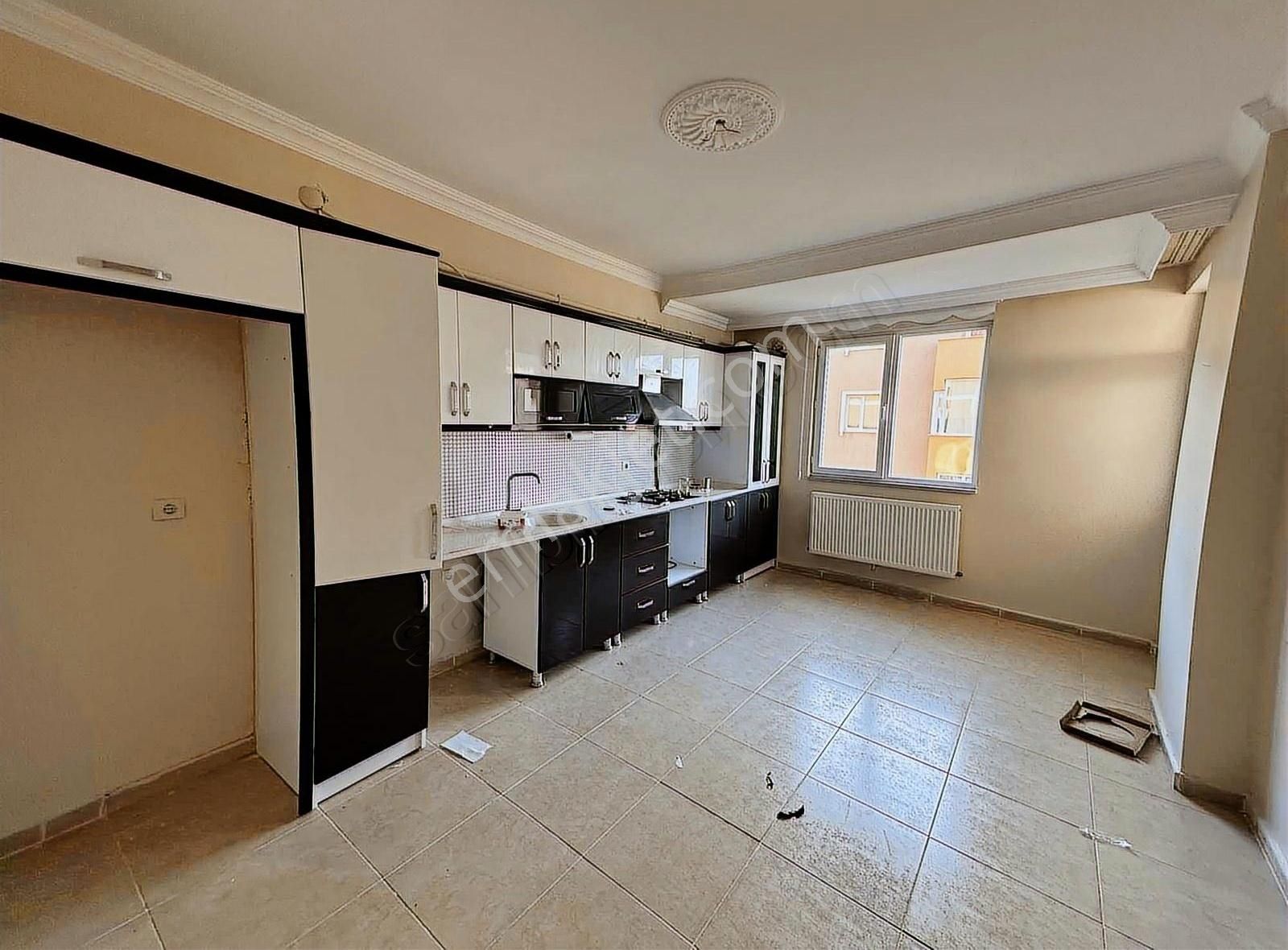 İks Emlaktan Kiralık 3+1 Daire Havalimanı Yolunda