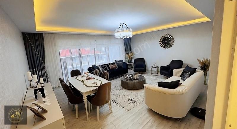Site İçinde Süper Konumlu 4+1