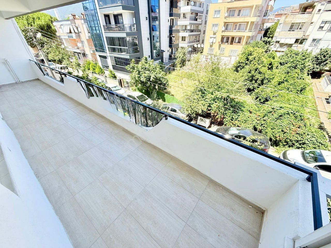 Kent'ten Satılık Akçay Merkezde Denize 300mt Ön Cephe Arakat 2+1