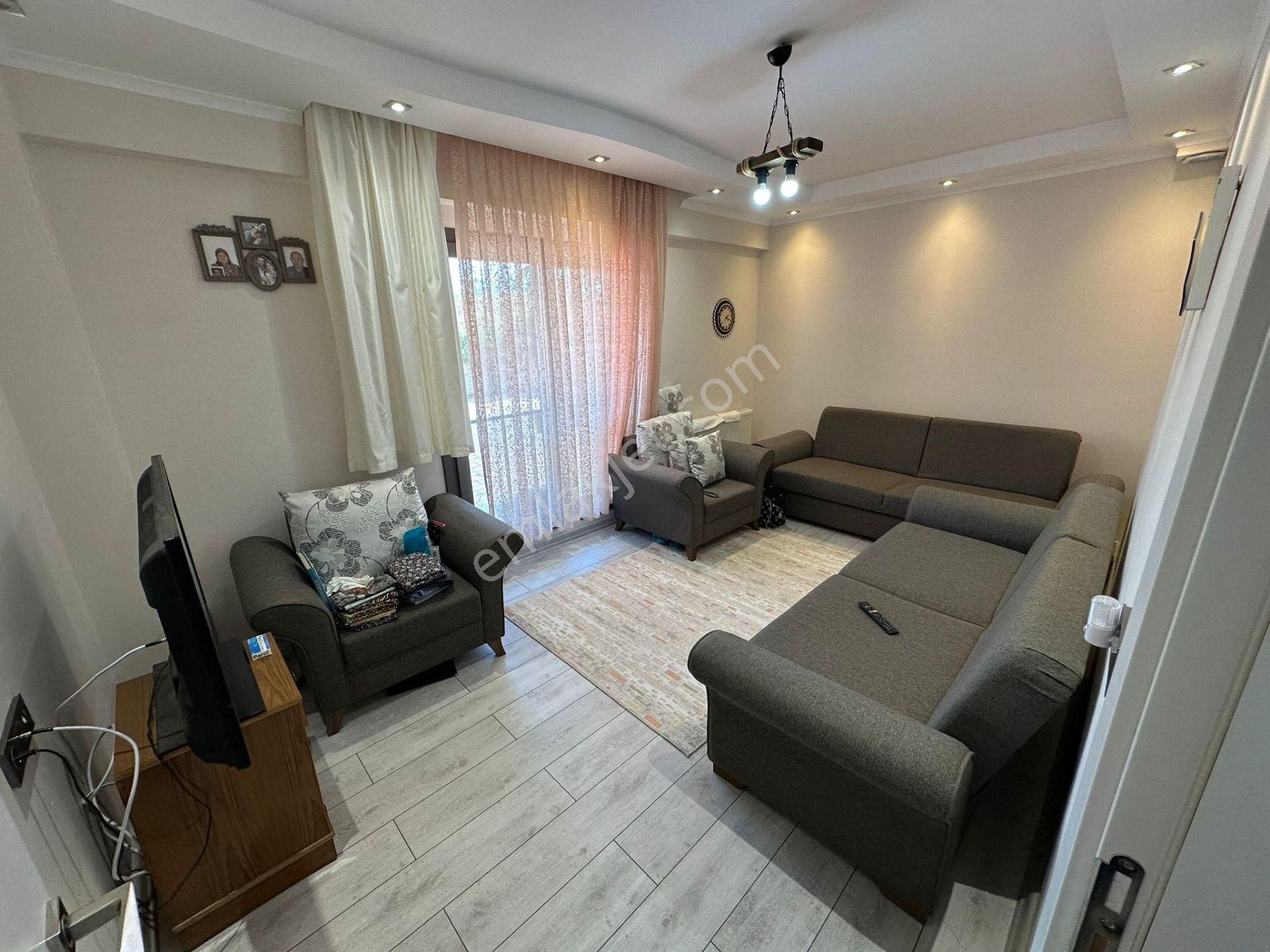 Zeki Emlak'tan Muradiye'de Havuzlu Site İçinde Kiralık 2+1 Daire