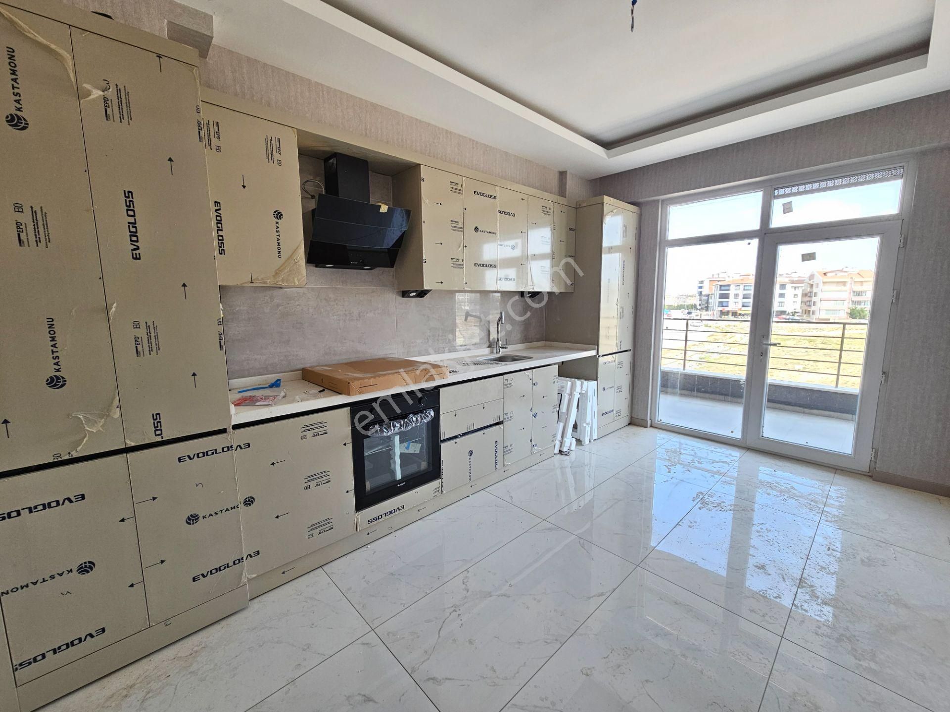 Yazır Mahallesinde Real Avmye Yakın 3+1 Satılık Daire