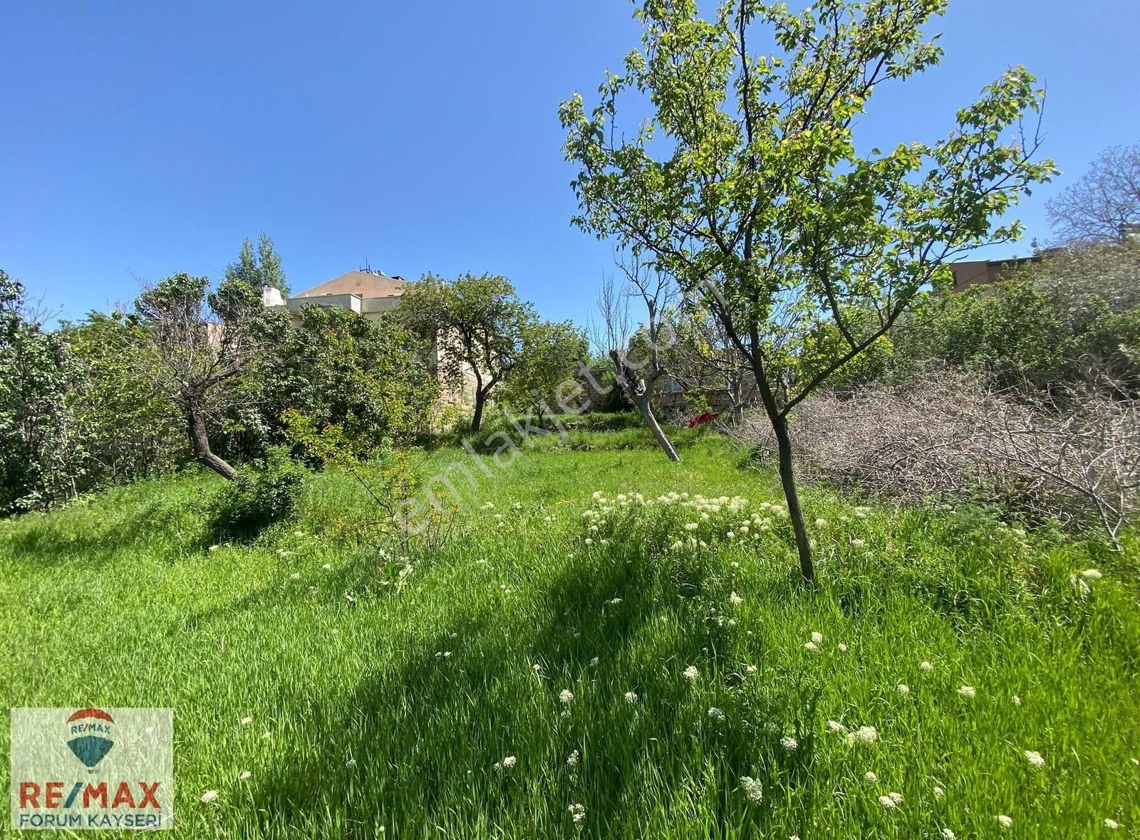 Talas Reşadiye Merkezde 578 M2 Bahçe