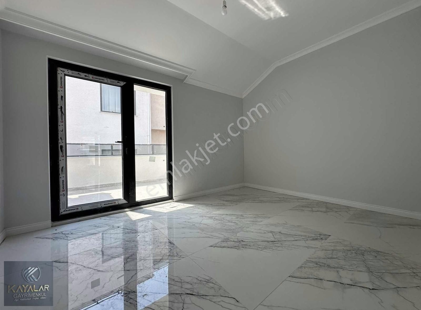 Kamelya Caddesinde 2+1 Lüks Daire - Görsel 13