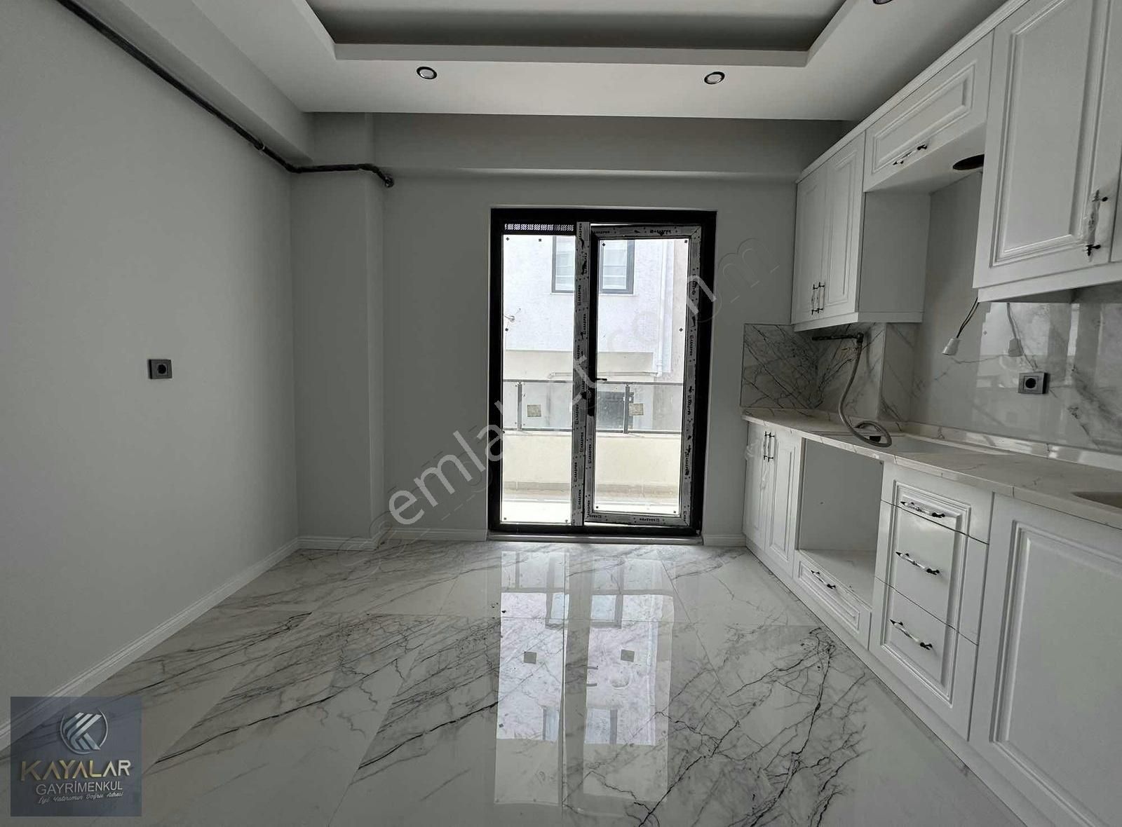 Kamelya Caddesinde 2+1 Lüks Daire - Görsel 18