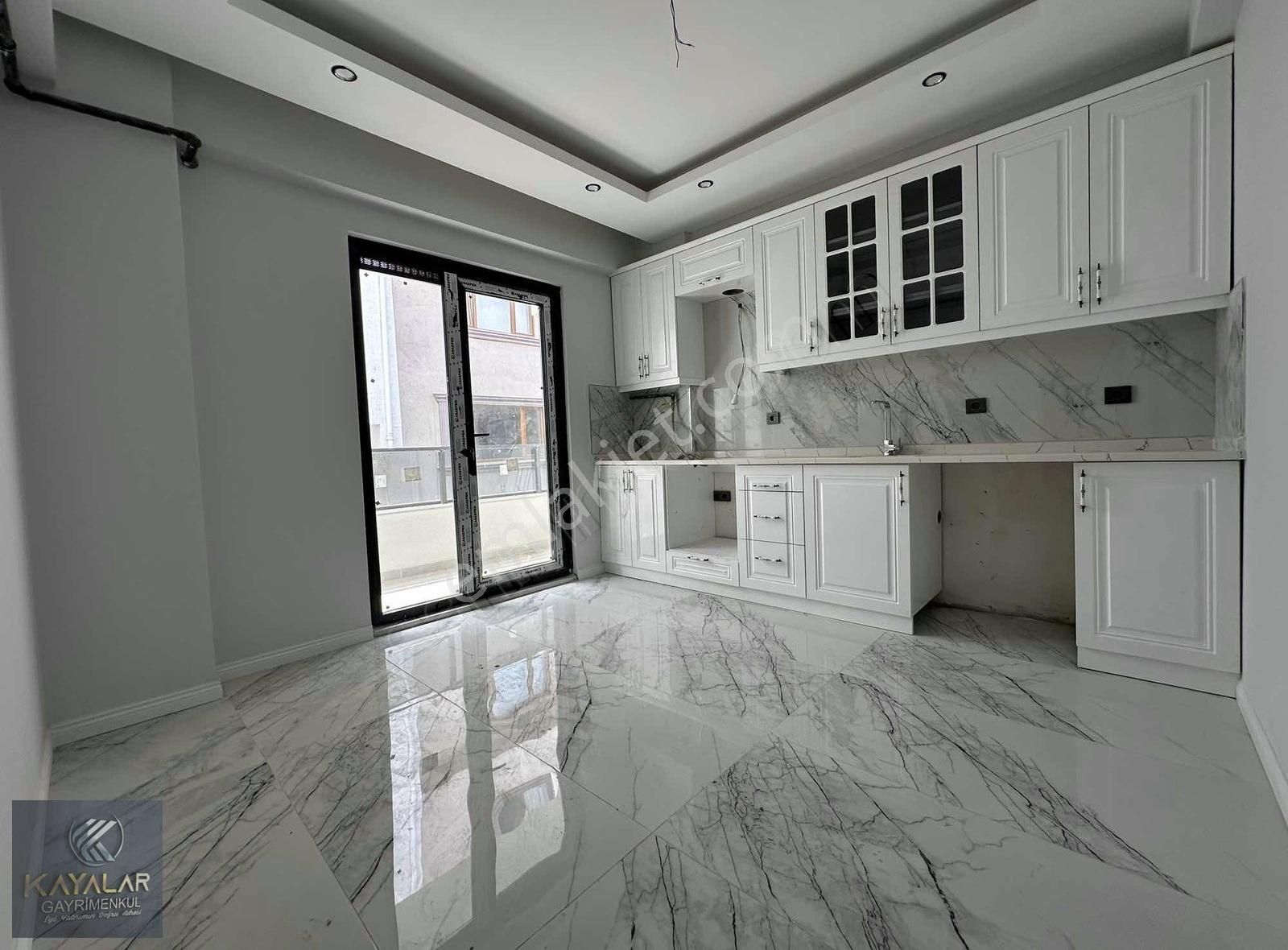 Kamelya Caddesinde 2+1 Lüks Daire - Görsel 17