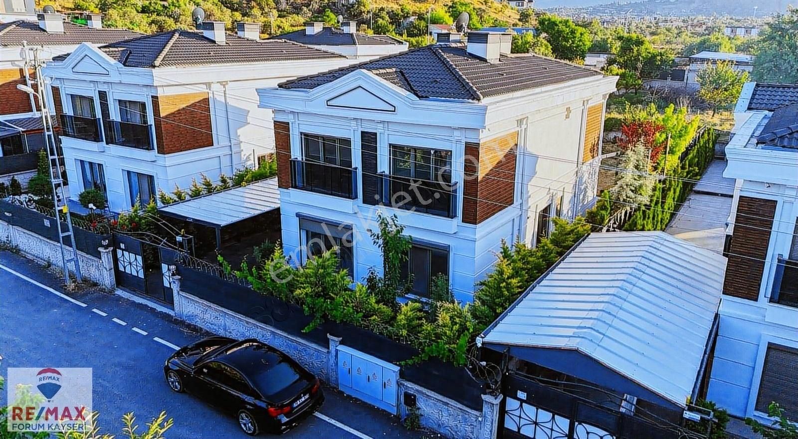 Eğribucakta Muhteşem Konum 5+1 Bol Extralı Villa