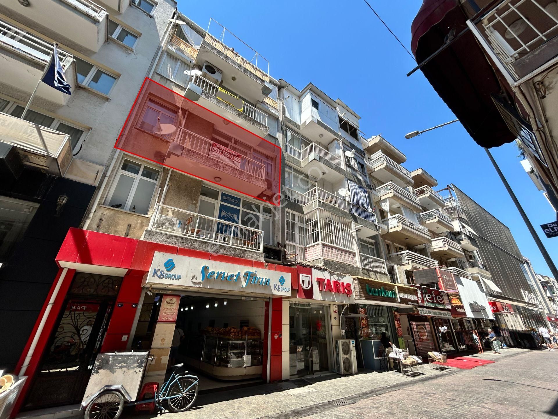 Karşıyaka Çarşı Migros Sokağında Bakımlı Kiralık Daire