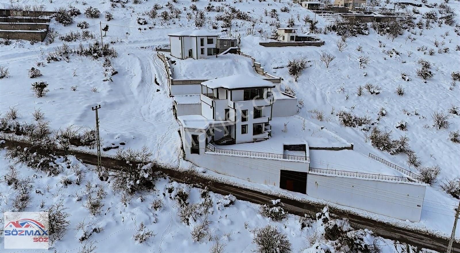Hisarcık Bölgesinde Erciyes Ve Şehir Manzaralı 2 Adet Villa