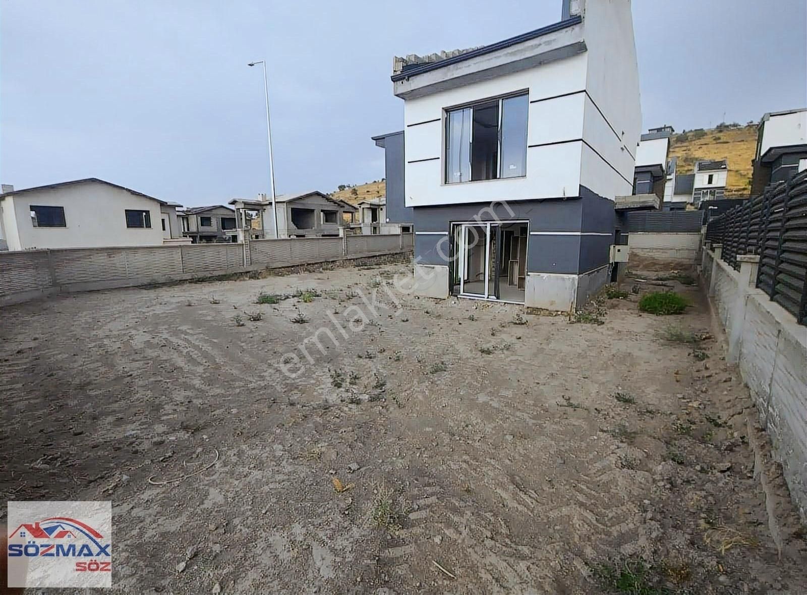 Becen'de Satılık Viila 425 M2 Arsalı