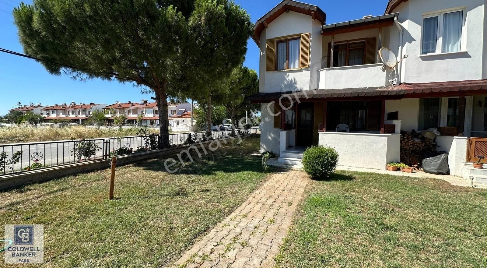 Cb Fark'tan Acil Satılık Denize 100 Metre Site İçi Havuzlu Villa
