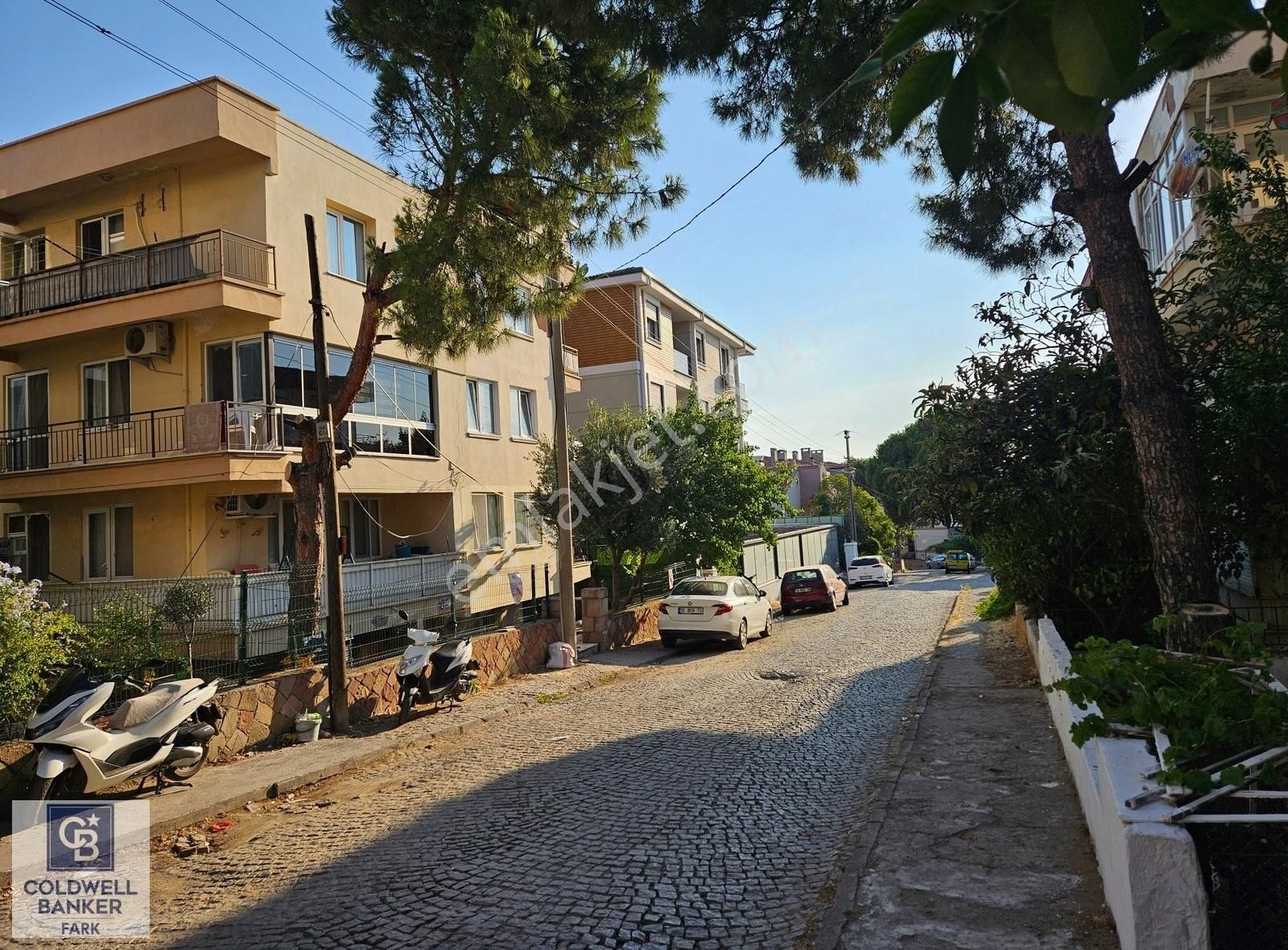 Ali Çetinkaya Mh'de Arakat Ön Cephe Yenilenmiş Satılık 2+1 Daire