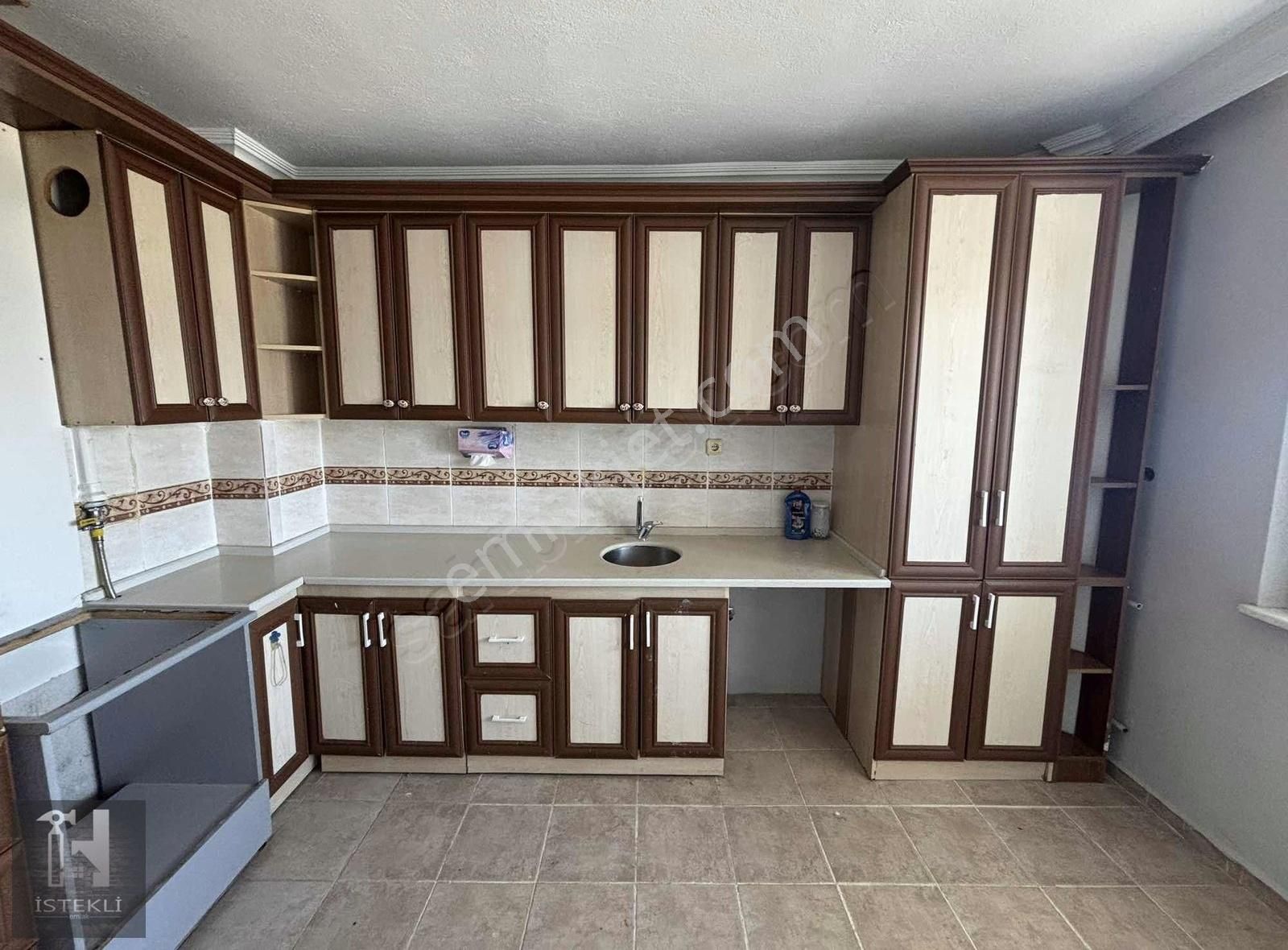 İstekli Emlak'tan Göz Hastanesi Yakını 3+1 Büyük Kiralık Daire