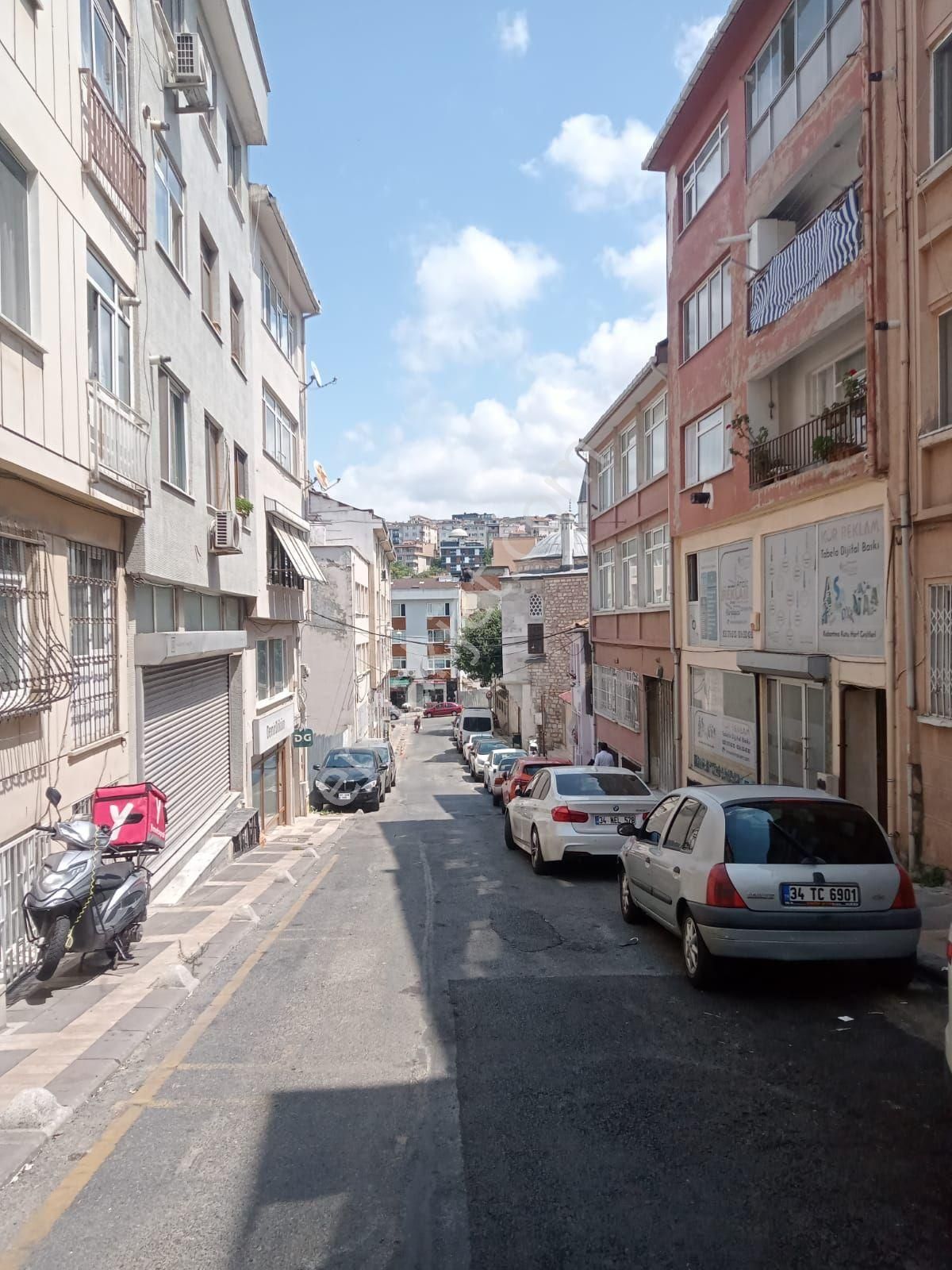 Üsküdar Kefçedede Kiralık Depolu Dükkan