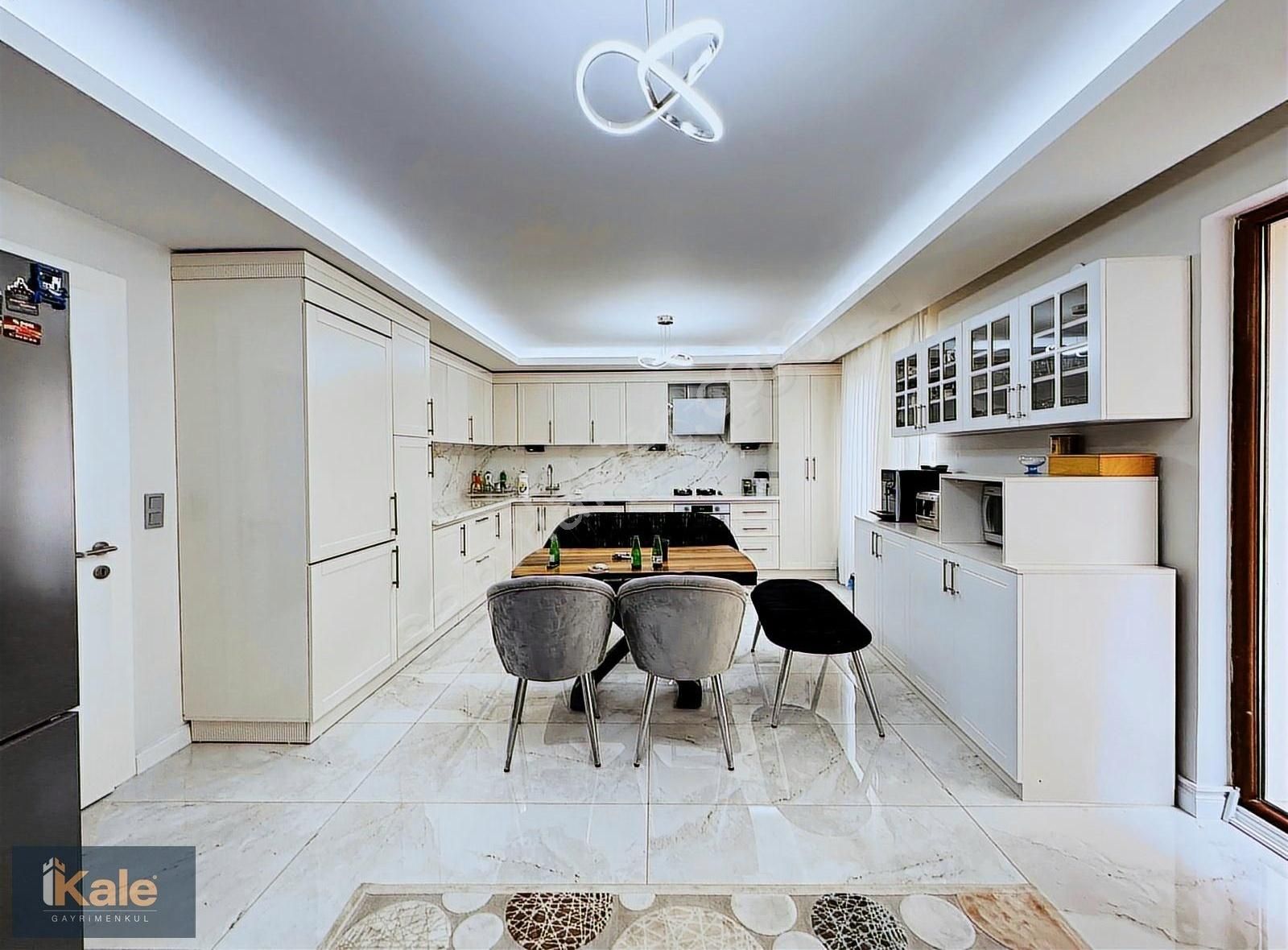 ▄kale▄kırkkonaklar'da Doğukent Cadde Yakını 350m²net 5+2 Villa