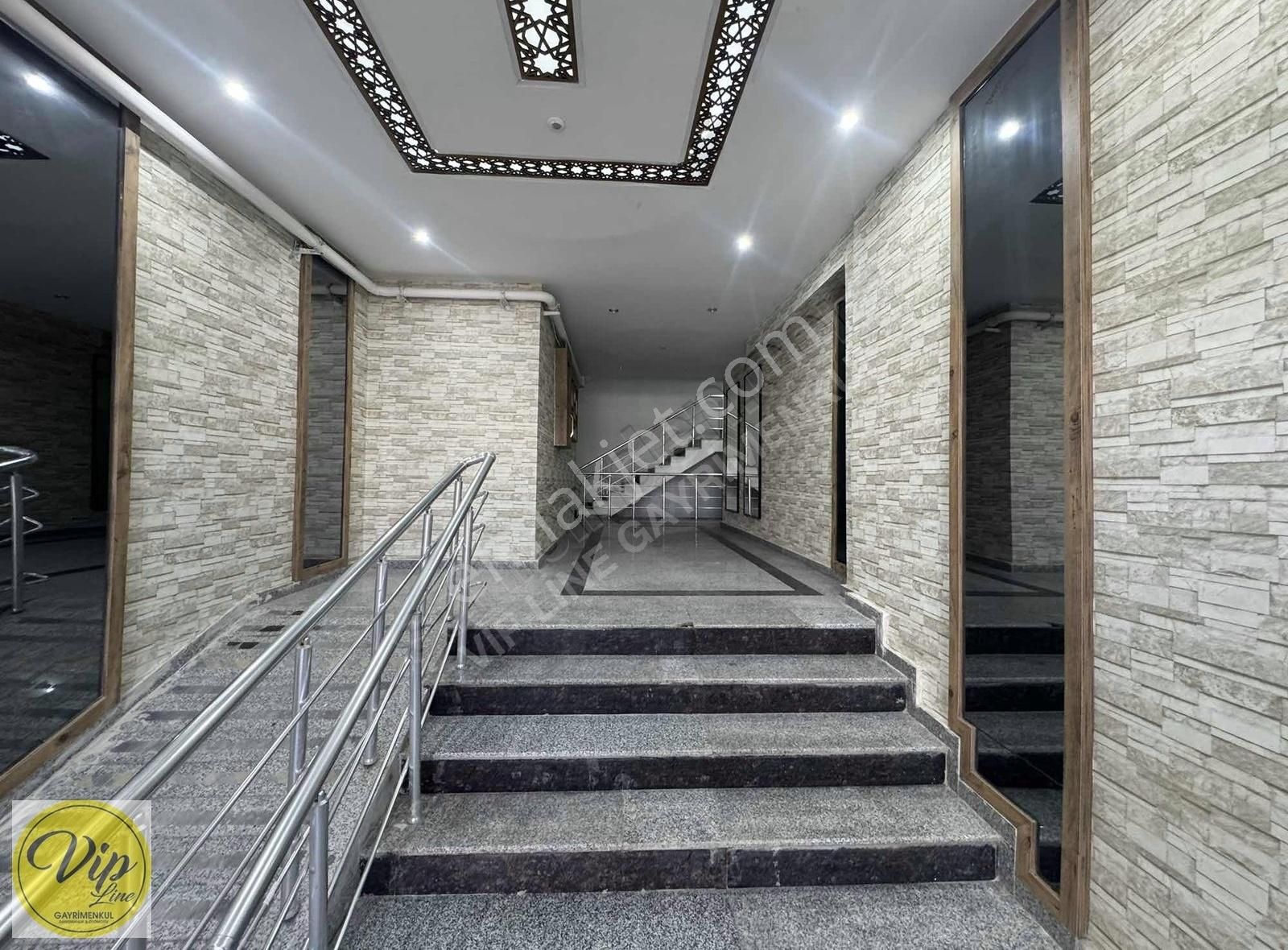 Vip Line Gayrimenkul Den Boştanbaşi Kanal Cadde 4+1 Kiralık