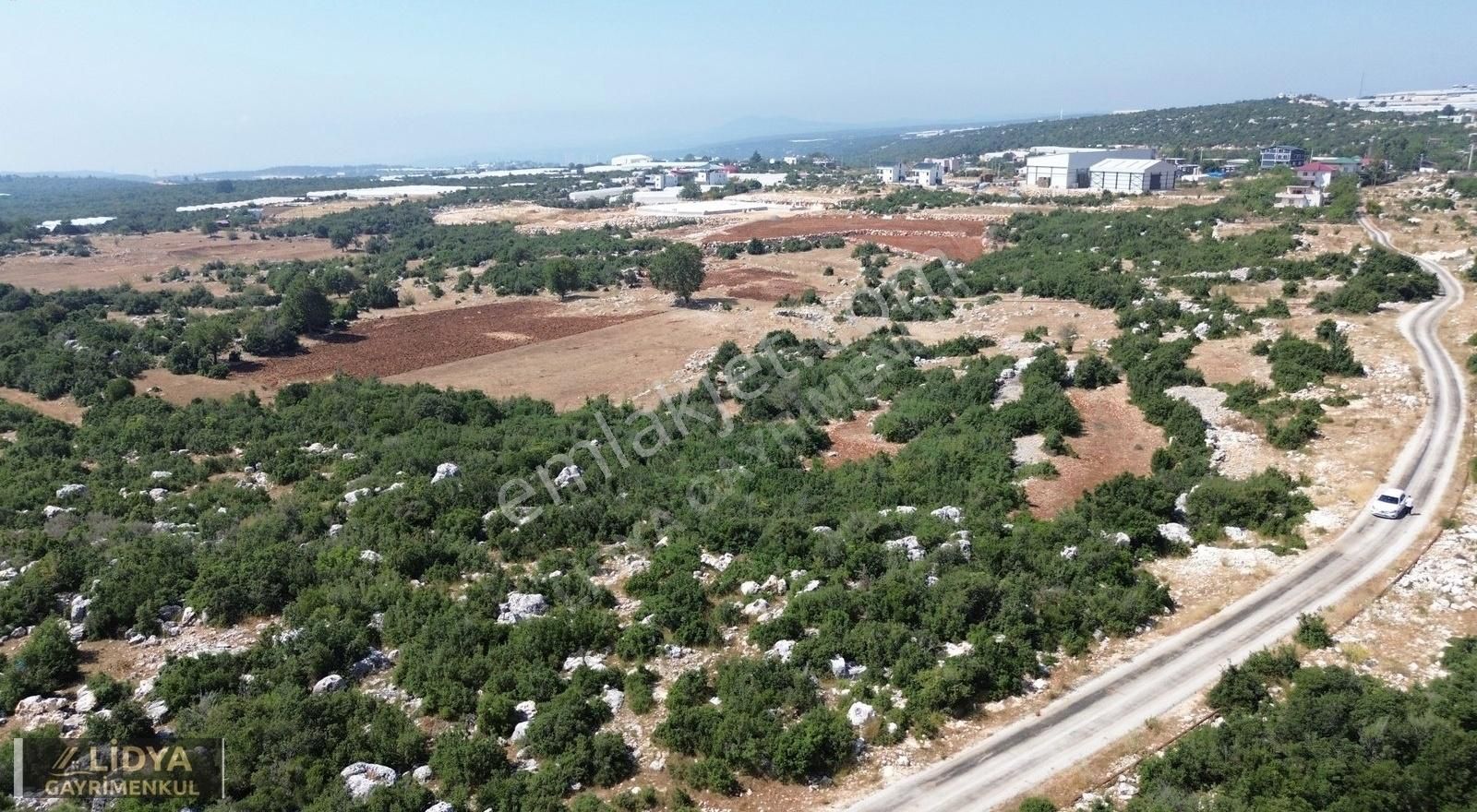 Erdemli Aslanlı Mahallesinde 8.840 M2 Villa Ve Soğuk Havalık Yer - Görsel 4