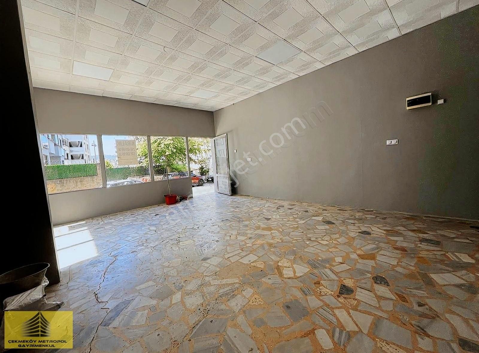Çekmeköy Cumhuriyet Mah Cadde Üstü Kiralık Dükkan-depo