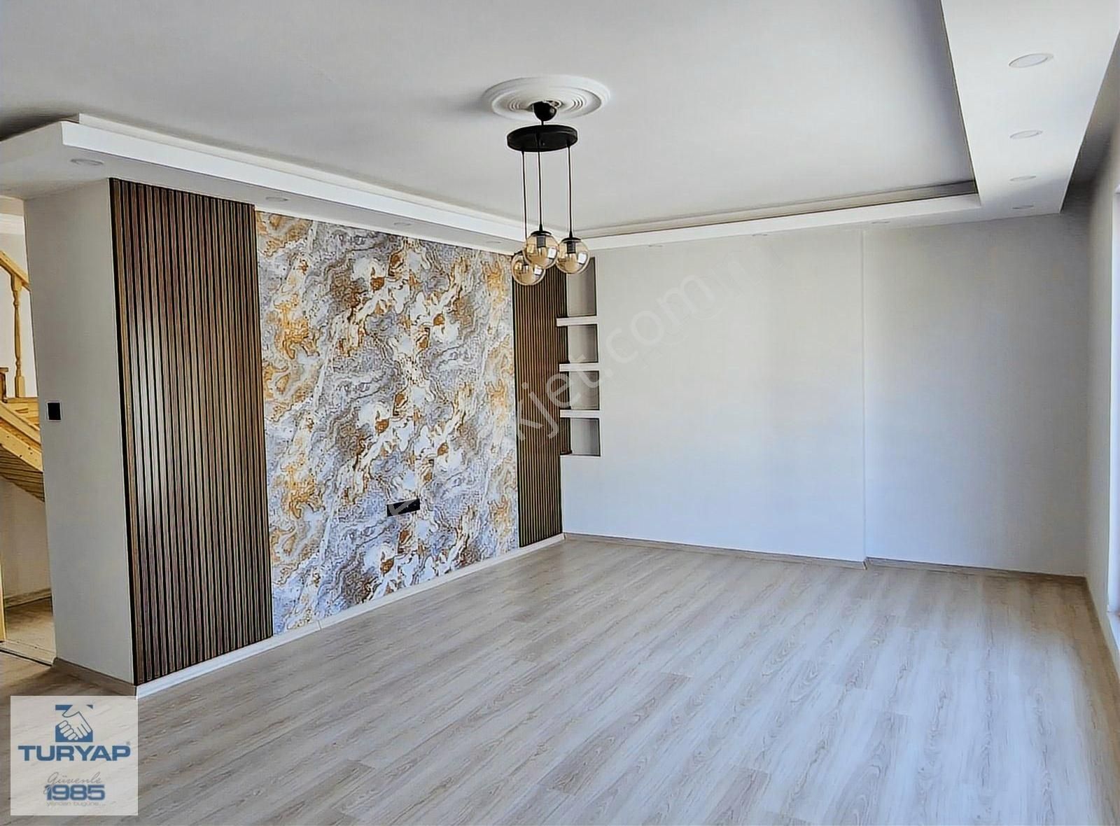 Armutlu'da Deniz Manzaralı Satılık Dublex Daire
