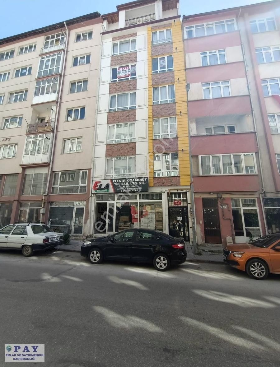 Pay'dan Pirler Mahallesinde Cadde Üstü Kiralık 1+1 Dairee