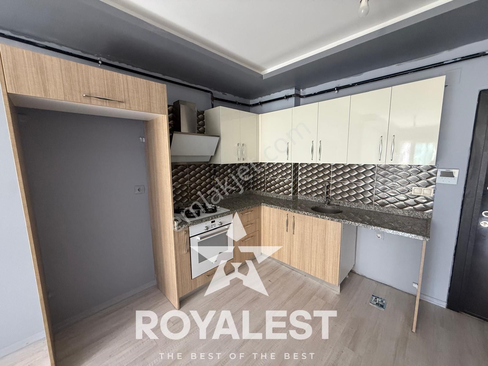 Royalest’ten Muhteşem Konumda Geniş Oturumlu Yatırımlık 1+1