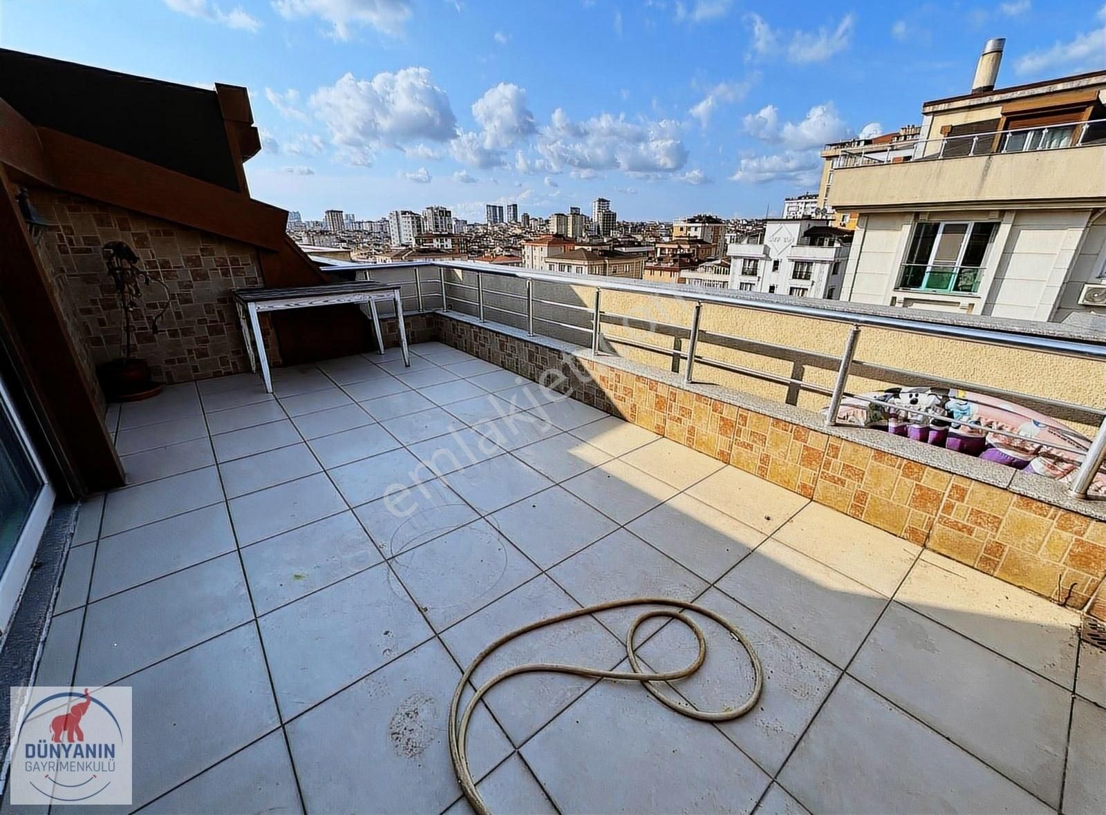 Şerifali'de Site İçerisinde 4+1+giyinme Odalı Kiralık Dubleks