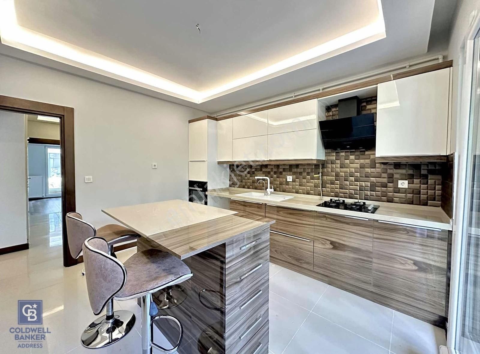 Balat'ta Müstakil Bahçeli 3+1 Ebeveyn Banyolu Satılık Daire