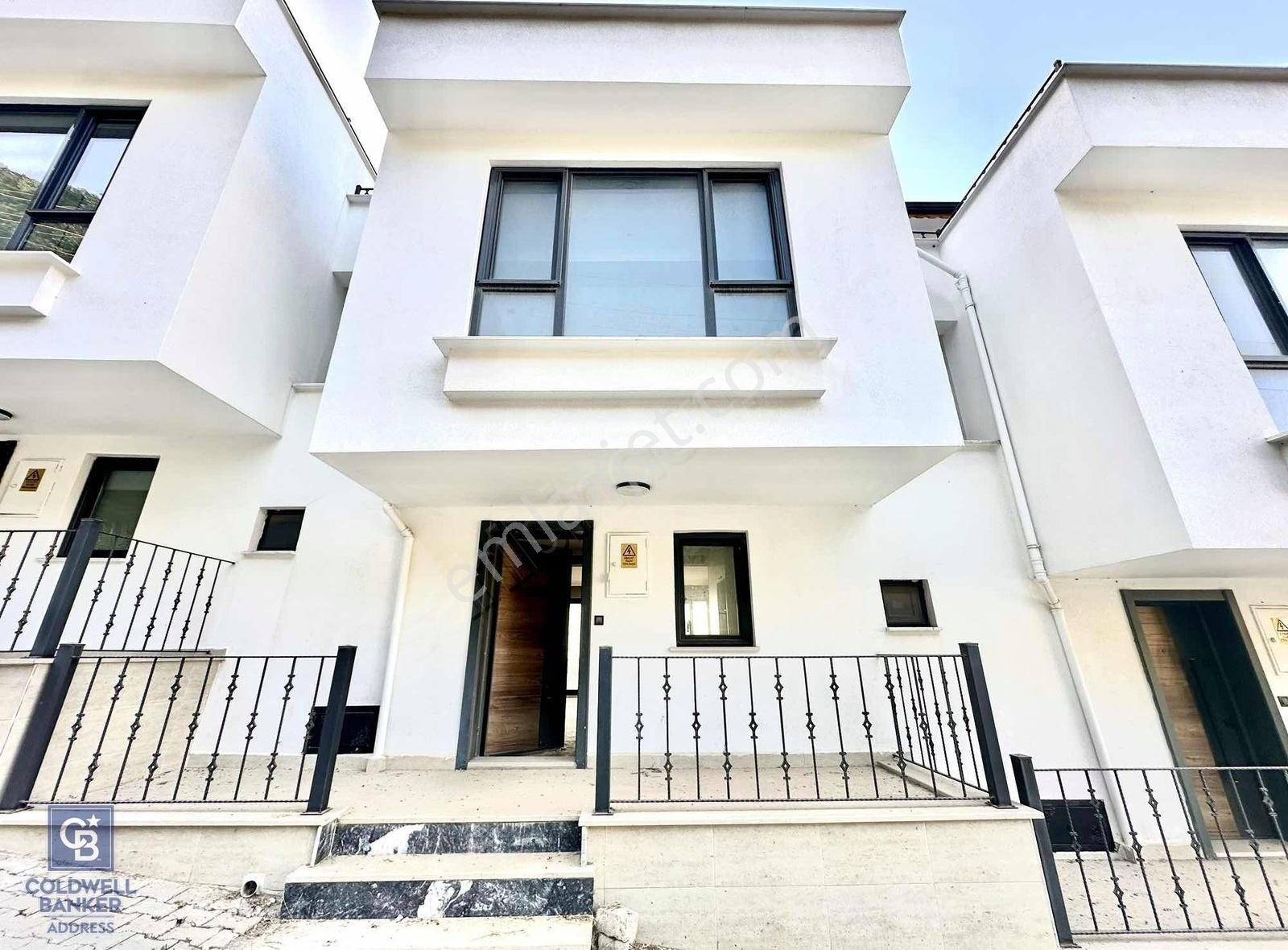 Karacabey Kurşunlu'da Deniz Manzaralı Müstakil Villa