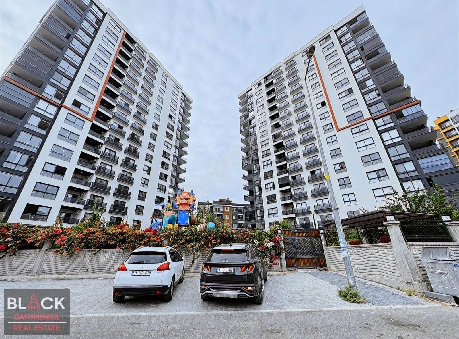 Black'te Alata'da Site İçerisi 2+1 Satılık Daire