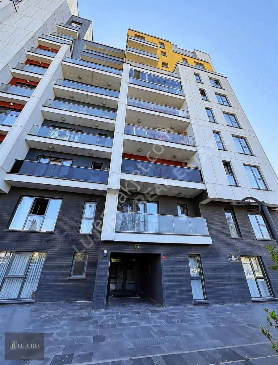 Uğurmumcu Sitesinde 2+1 Yeni Yapım /3 Yıllık/ Satılık Daire